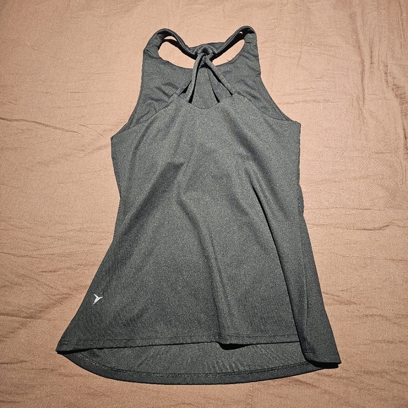 Old navy active wear top - Picture 2 of 3
